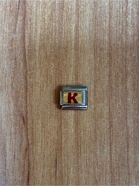 Nomination initial ‘K’ charm